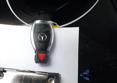 2016 Mercedes-Benz C 300 4Matic/Luxury 4Matic/Sport 4Matic z USA, uszkodzony, nr VIN 55SWF4KB8GU137728